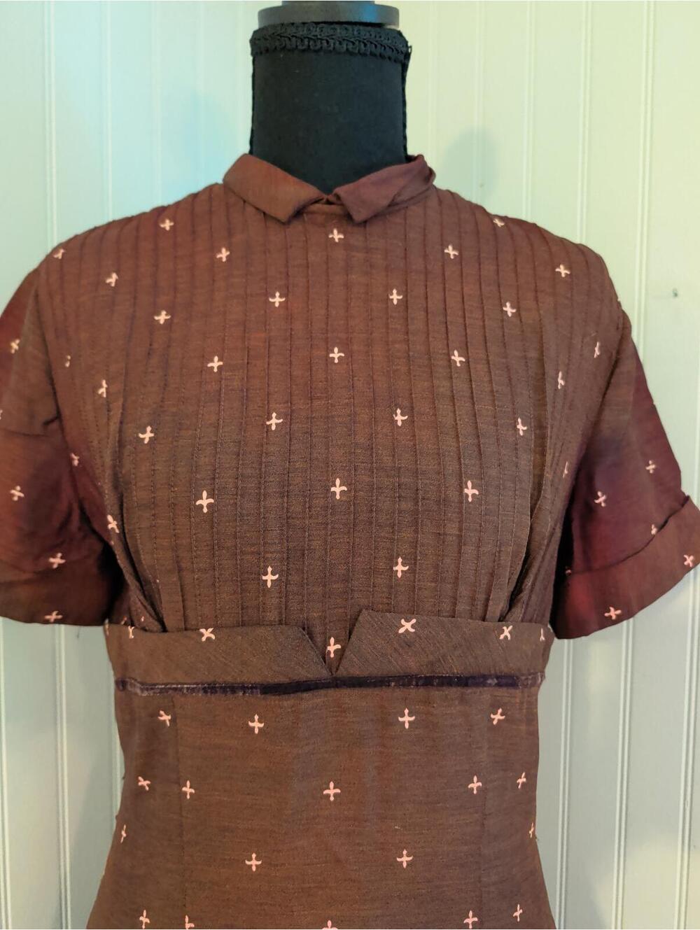 Vintage Tailored  Brown Dress with Pink Cross Pattern and Peter Pan Collar - Picture 2 of 9